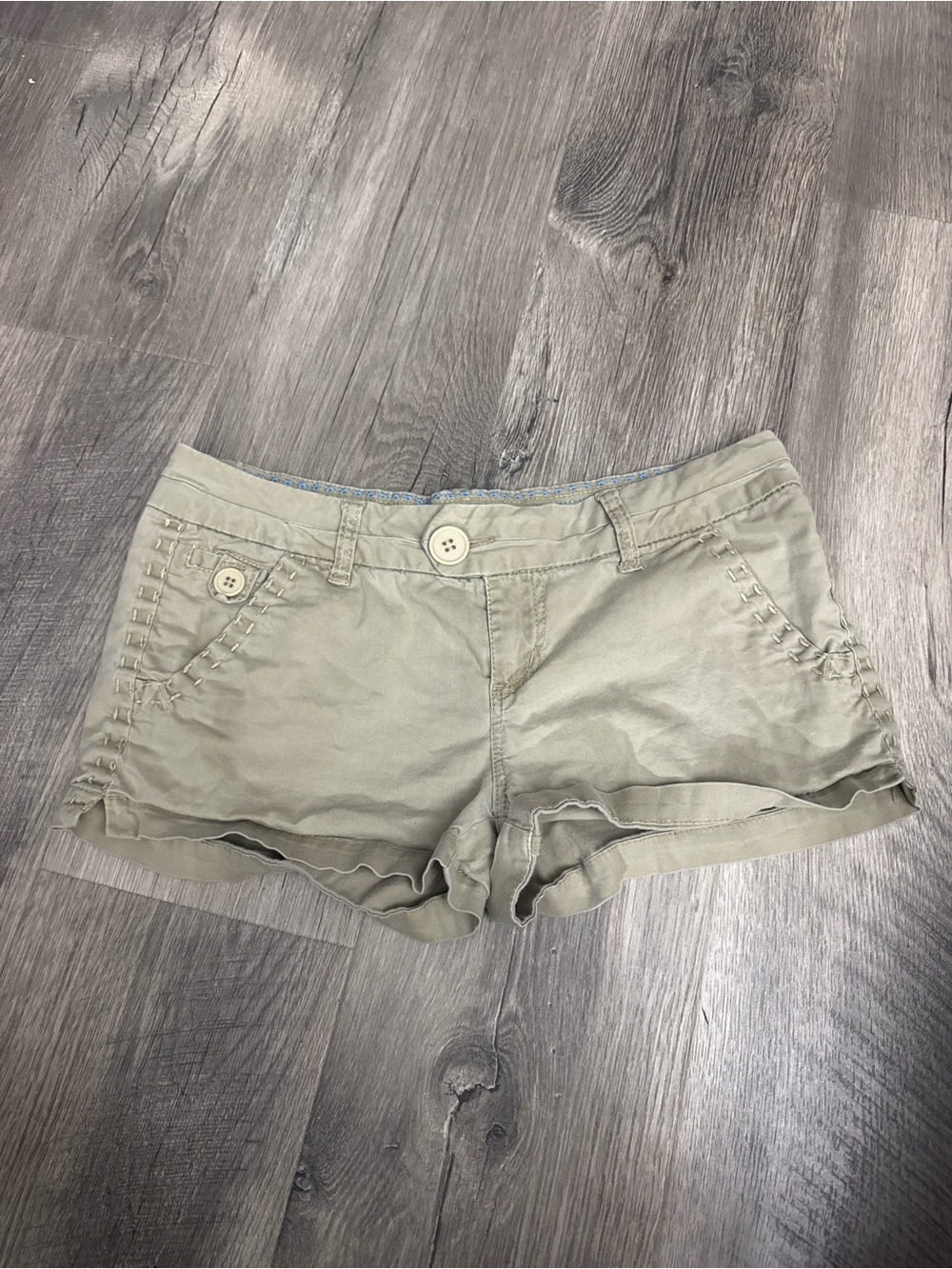 BKE Women's Light Khaki Low-Rise Button-Front Jean Shorts